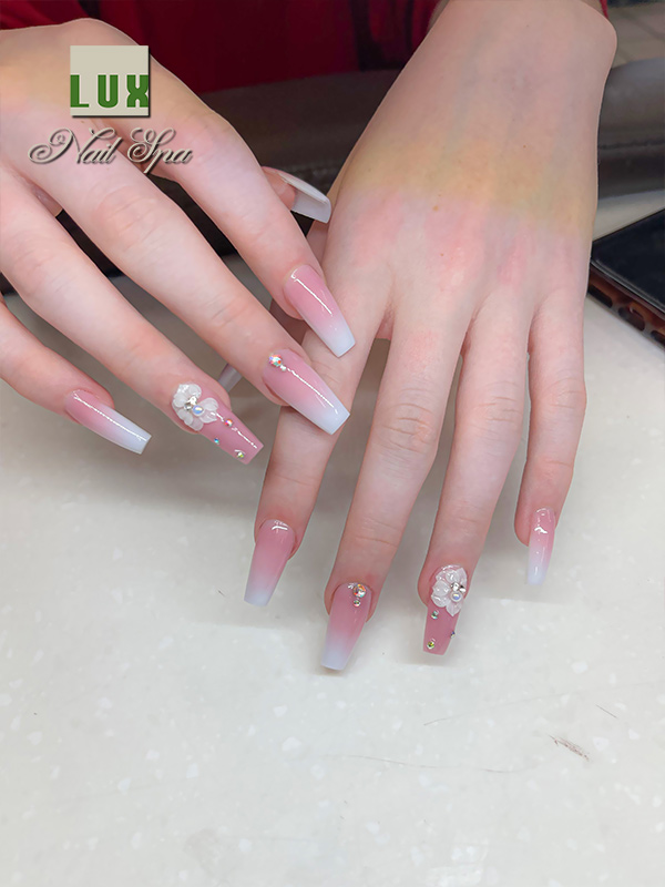 Lux Nail Spa